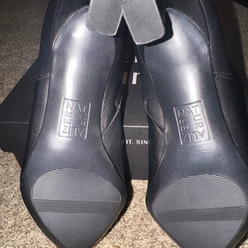 Naturalizer Deesha Black Bootie - Picture 6 of 6